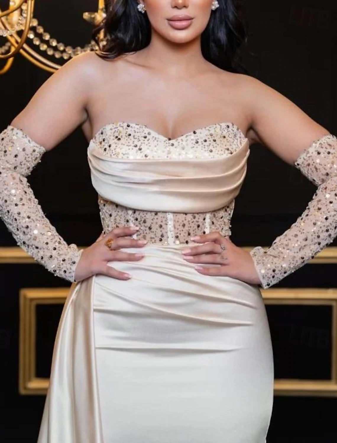 Abiti da ballo a tubino/colonna, eleganti, formali, lunghi fino al pavimento, a maniche lunghe, con scollo a cuore, in raso con spacco in paillettes
